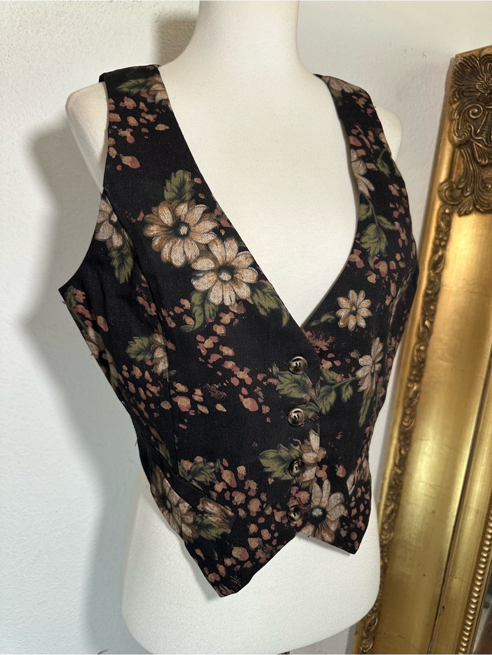 New Vici Leva Button Up Vest Jacquard Floral Print Size Large $48